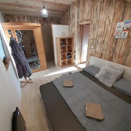 Pocitniska Hiska Pri Lipi Nyaraló *