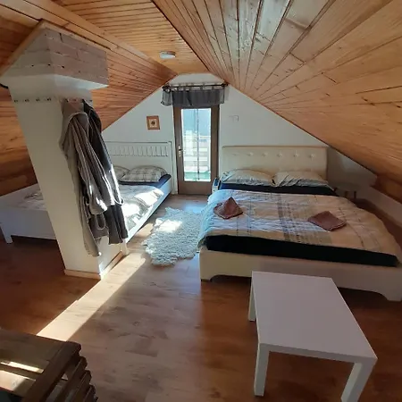 Pocitniska Hiska Pri Lipi Nyaraló