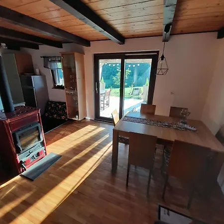 Pocitniska Hiska Pri Lipi Nyaraló Dramlje