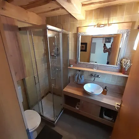 Pocitniska Hiska Pri Lipi Nyaraló Dramlje