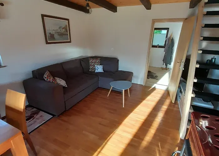 Pocitniska Hiska Pri Lipi Casa de Férias Dramlje