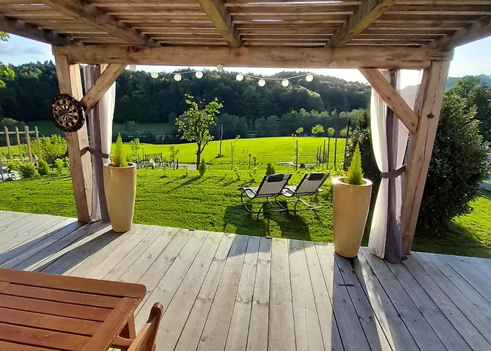 Pocitniska Hiska Pri Lipi Casa de Férias Dramlje